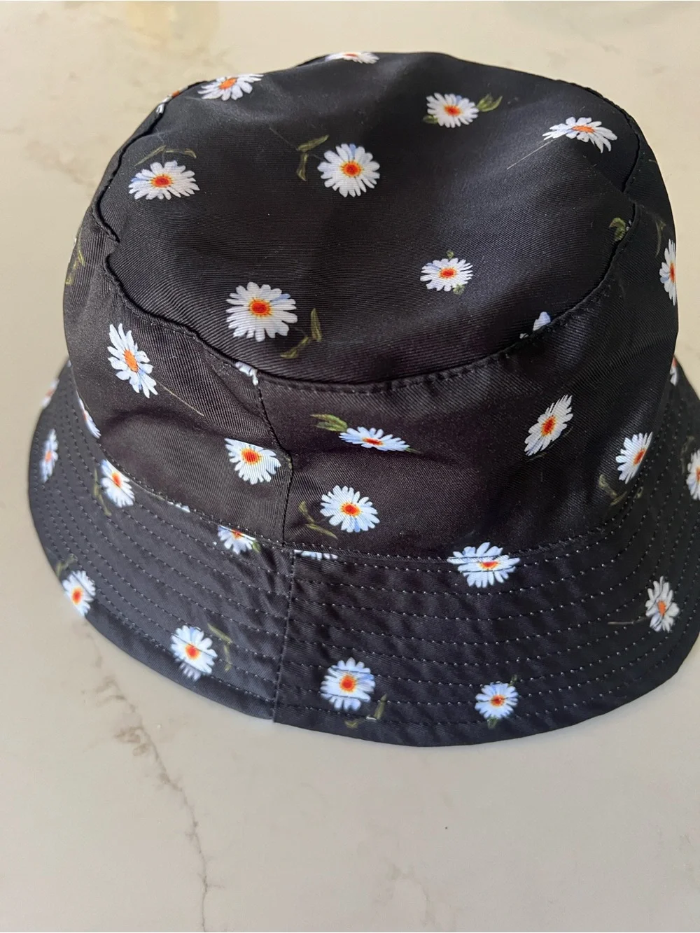 Alice + Olivia Reversible Daisy Bucket Hat Black White Floral OS